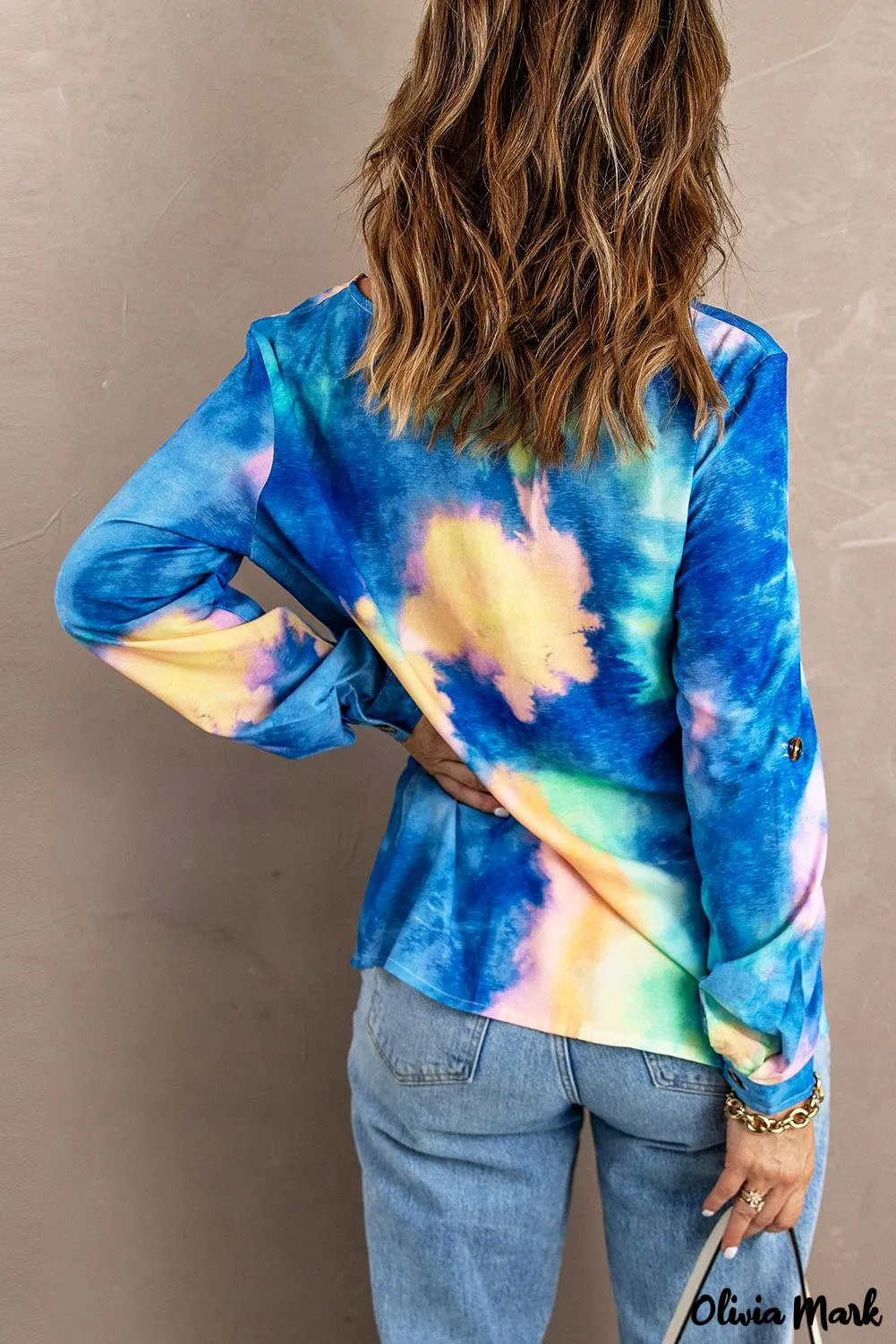 Deanwangkt - Blue Tie-Dye Long Sleeve V-Neck Blouse With Button Closure